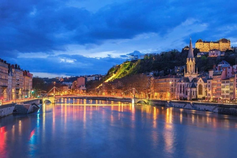 DANUBE CAPITALS - GOSINGLES HOLIDAYS